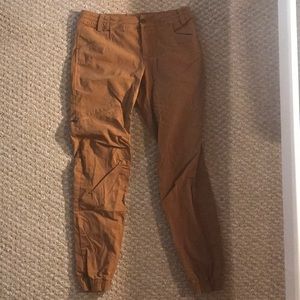 Jeans with zipper pocket